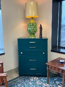 VINTAGE FURNITURE / DRESSER