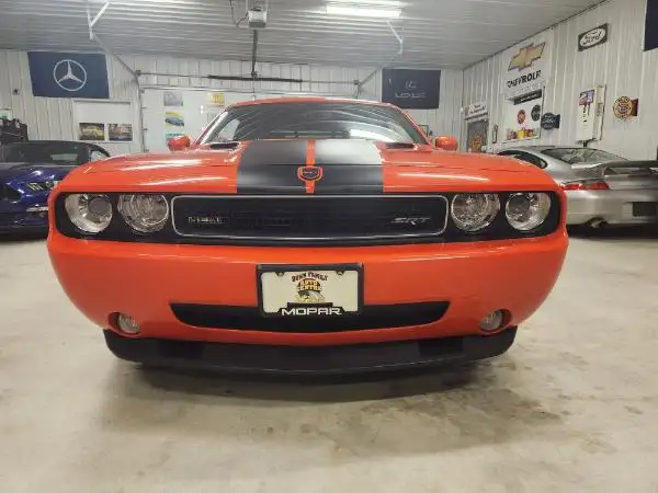 2010 Dodge Challenger SRT8 LOW KMS 6 SPEED! - Photo 2