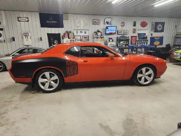 2010 Dodge Challenger SRT8 LOW KMS 6 SPEED! - Photo 5