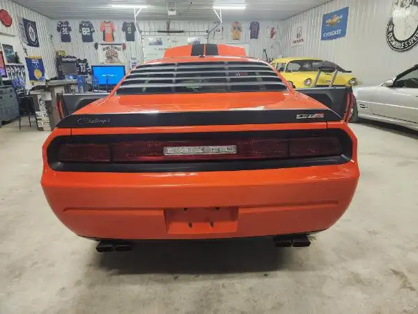 2010 Dodge Challenger SRT8 LOW KMS 6 SPEED! - Photo 10