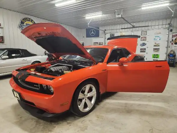 2010 Dodge Challenger SRT8 LOW KMS 6 SPEED! - Photo 11