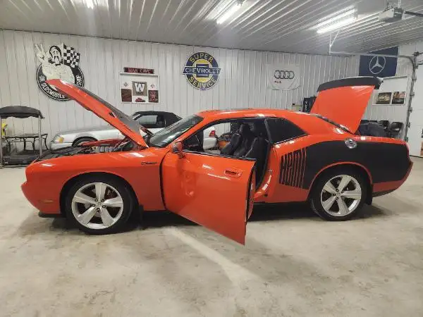 2010 Dodge Challenger SRT8 LOW KMS 6 SPEED! - Photo 12