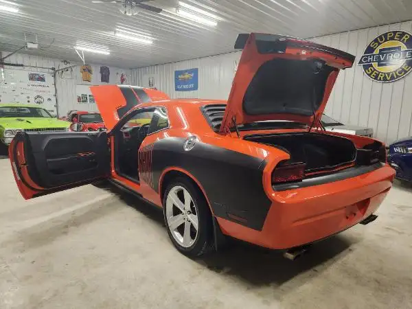 2010 Dodge Challenger SRT8 LOW KMS 6 SPEED! - Photo 15