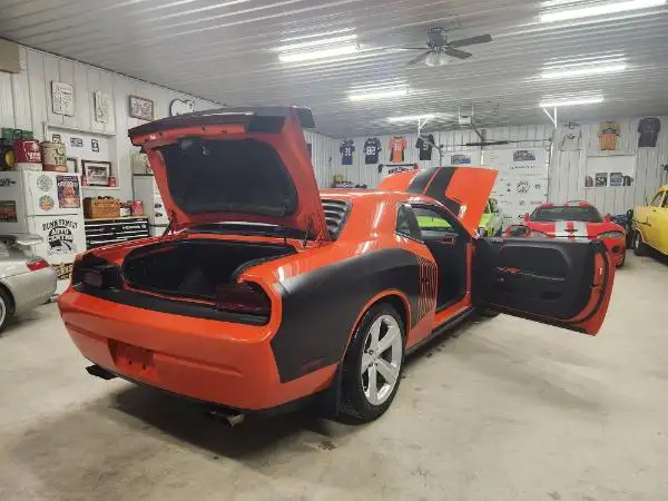 2010 Dodge Challenger SRT8 LOW KMS 6 SPEED! - Photo 17