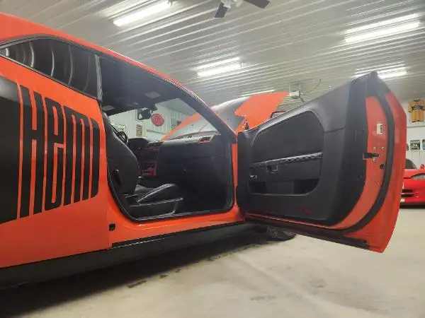 2010 Dodge Challenger SRT8 LOW KMS 6 SPEED! - Photo 19