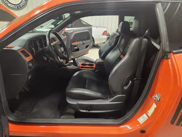 2010 Dodge Challenger SRT8 LOW KMS 6 SPEED! - Photo 27
