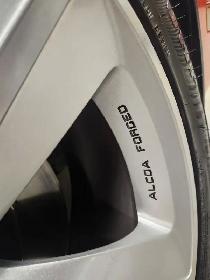 2010 Dodge Challenger SRT8 LOW KMS 6 SPEED! - Photo 28