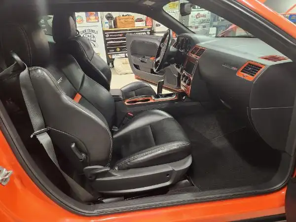 2010 Dodge Challenger SRT8 LOW KMS 6 SPEED! - Photo 29