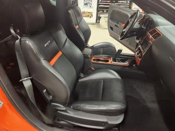 2010 Dodge Challenger SRT8 LOW KMS 6 SPEED! - Photo 31