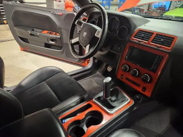 2010 Dodge Challenger SRT8 LOW KMS 6 SPEED! - Photo 32