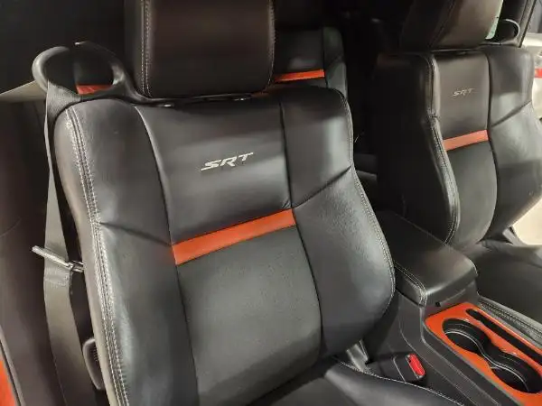 2010 Dodge Challenger SRT8 LOW KMS 6 SPEED! - Photo 37