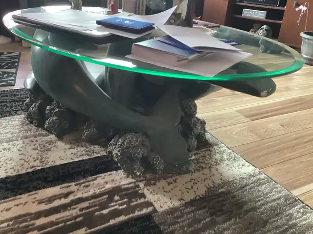 Dolphin coffee table and end table - Photo 3