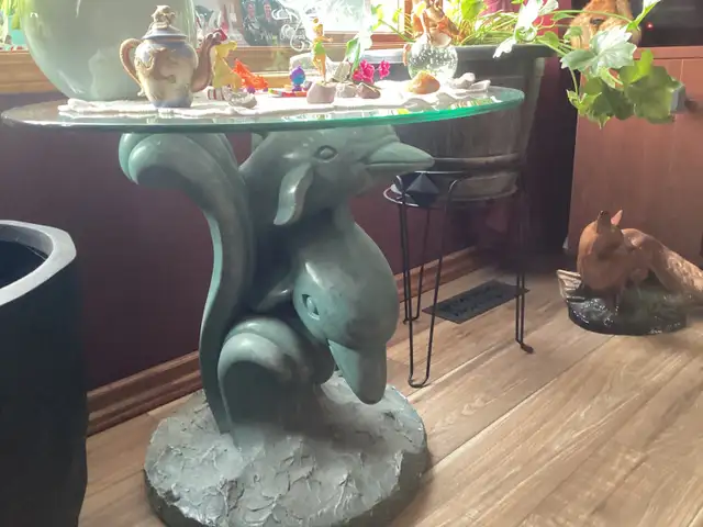 Dolphin coffee table and end table - Photo 5