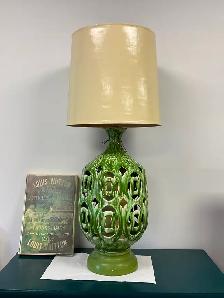 VINTAGE FURNITURE / TABLE LAMPS