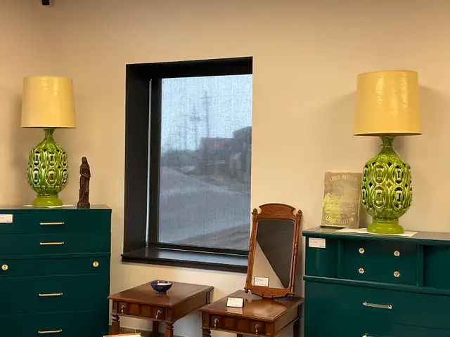 VINTAGE FURNITURE / TABLE LAMPS - Photo 3