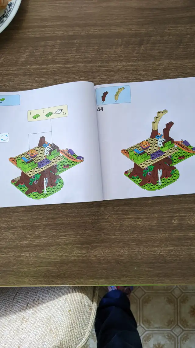 Lego Friends - Mia's Tree House instruction Book - Photo 2