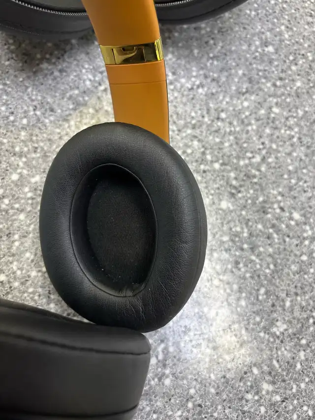 Beats Studio 3 Bluetooth Headphones With Case - Photo 3