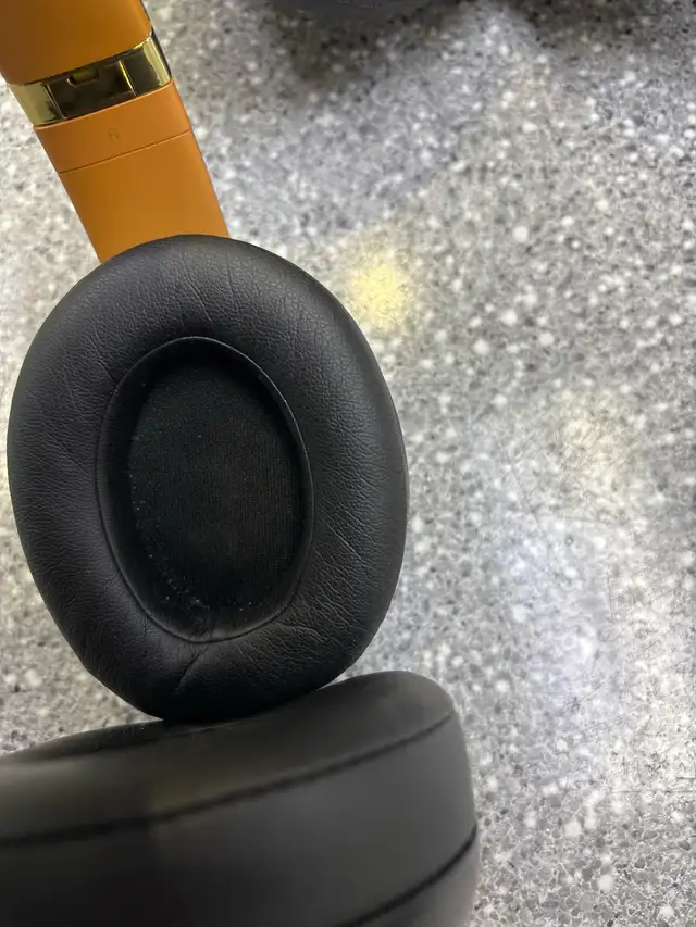 Beats Studio 3 Bluetooth Headphones With Case - Photo 4