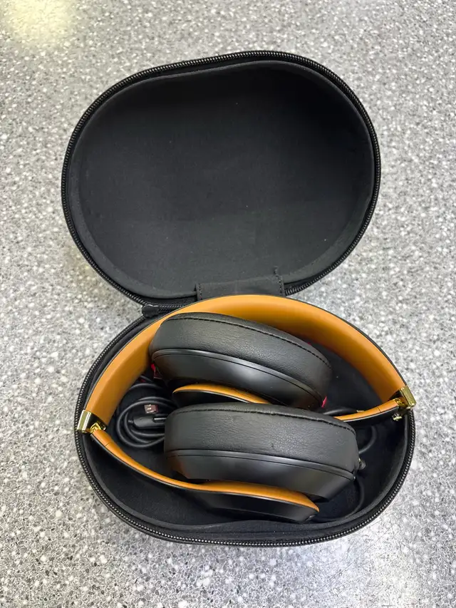 Beats Studio 3 Bluetooth Headphones With Case - Photo 5