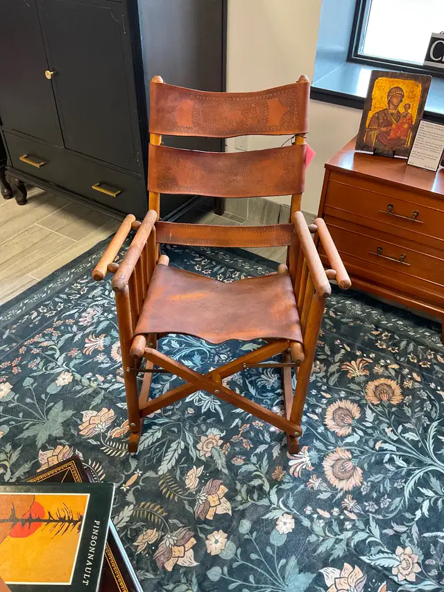 VINTAGE FURNITURE / CHAIRS