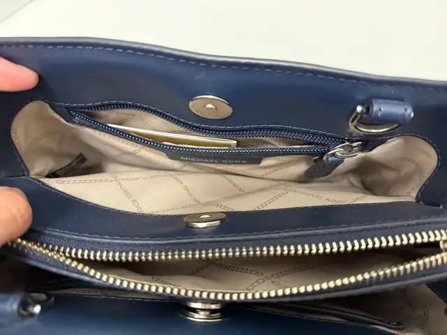 Small crossbody bag MK - Photo 3