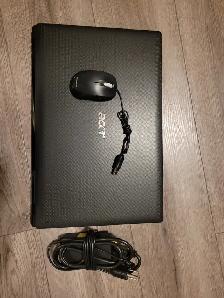 SELLING A ' LIKE NEW ' ACER LAPTOP