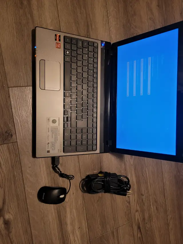 SELLING A ' LIKE NEW ' ACER LAPTOP - Photo 2