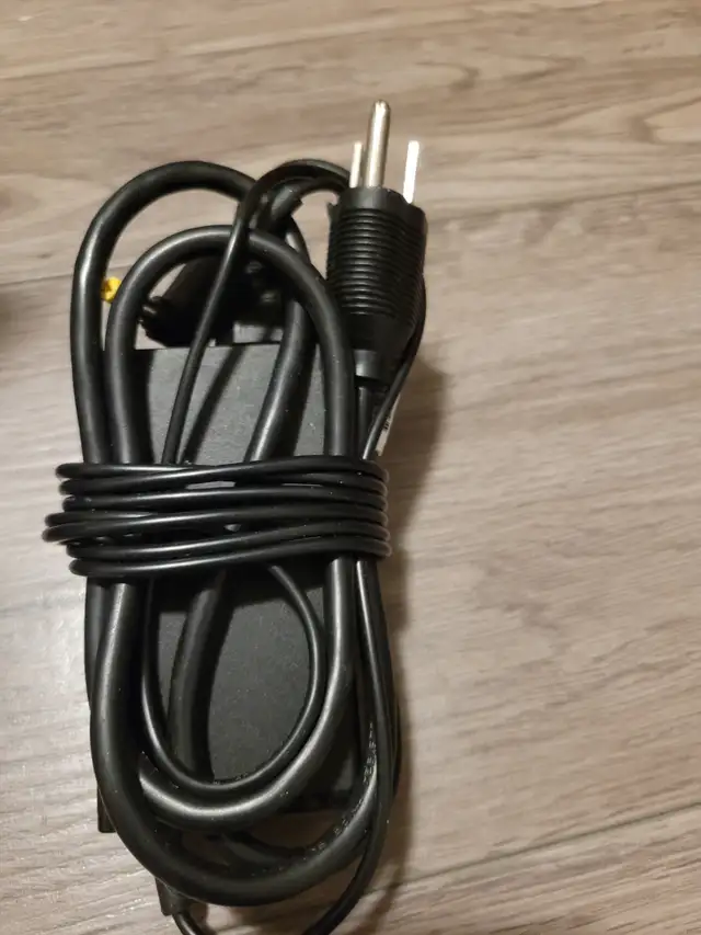 SELLING A ' LIKE NEW ' ACER LAPTOP - Photo 3