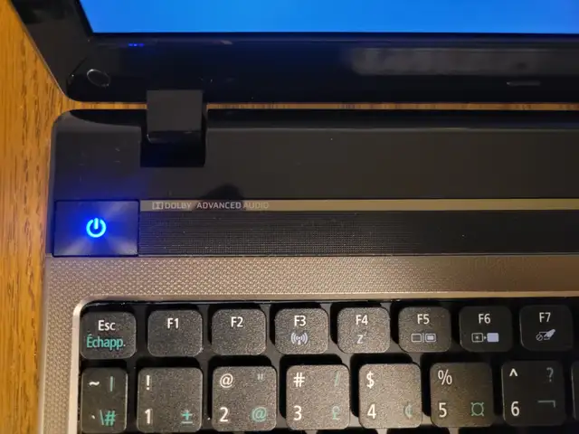 SELLING A ' LIKE NEW ' ACER LAPTOP - Photo 8