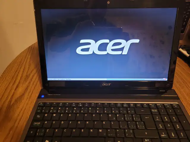 SELLING A ' LIKE NEW ' ACER LAPTOP - Photo 10