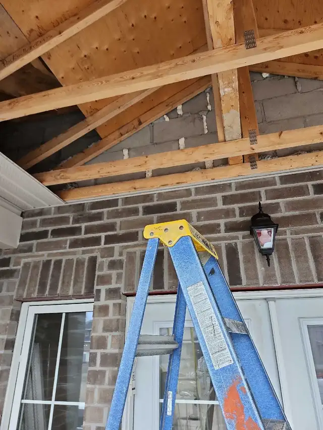 now hiring - Photo 3