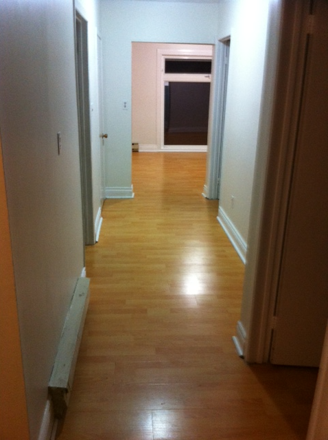 For rent - Markham 2BR Main Floor – Walk to GO – 2 Parking, Yard - Photo 9