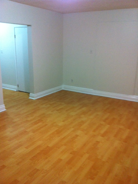 For rent - Markham 2BR Main Floor – Walk to GO – 2 Parking, Yard - Photo 10