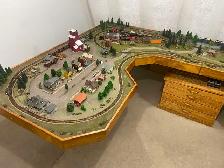 HO Scale Model Train Set Layout - Photo 2