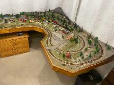 HO Scale Model Train Set Layout - Photo 3