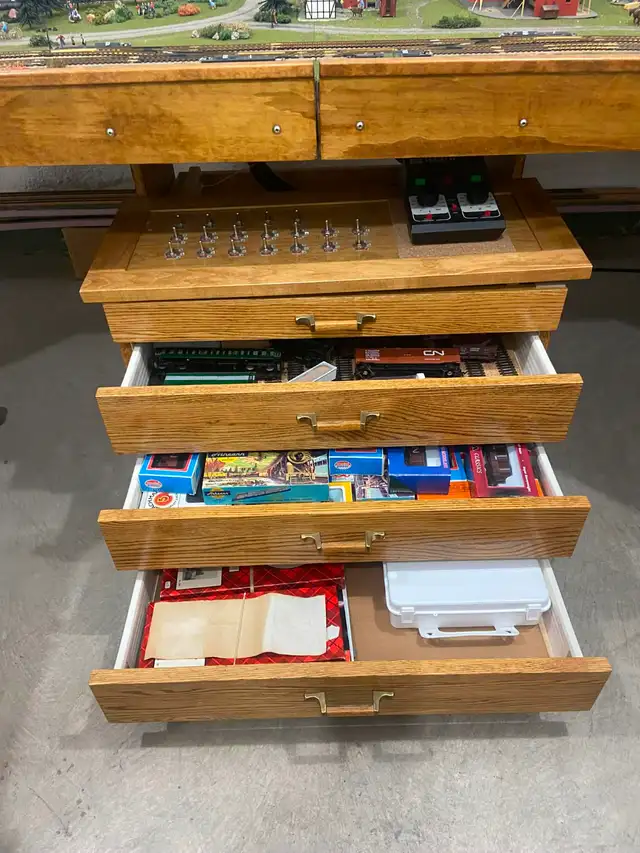 HO Scale Model Train Set Layout - Photo 4