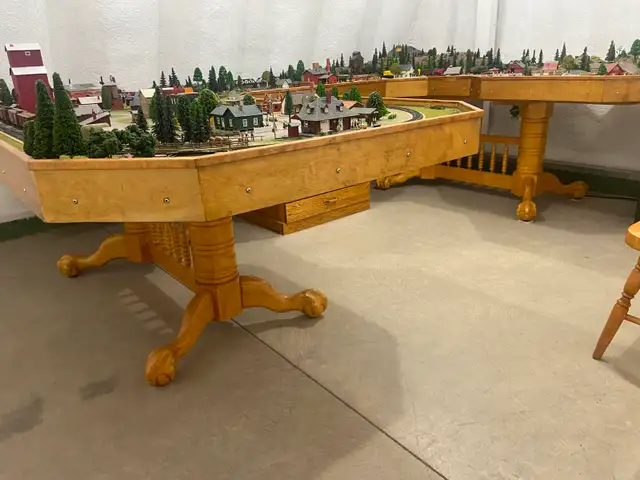 HO Scale Model Train Set Layout - Photo 5