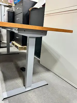 Teknion P-Top Electric Height Adjustable Desk - Photo 2