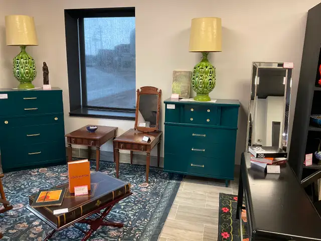 VINTAGE FURNITURE NORTH BAY - Photo 2