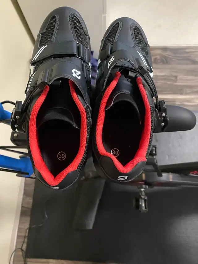 peleton bike with accessories - Photo 4