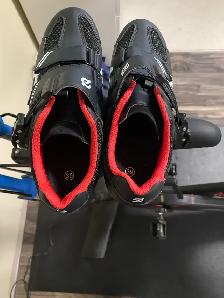 peleton bike with accessories - Photo 4