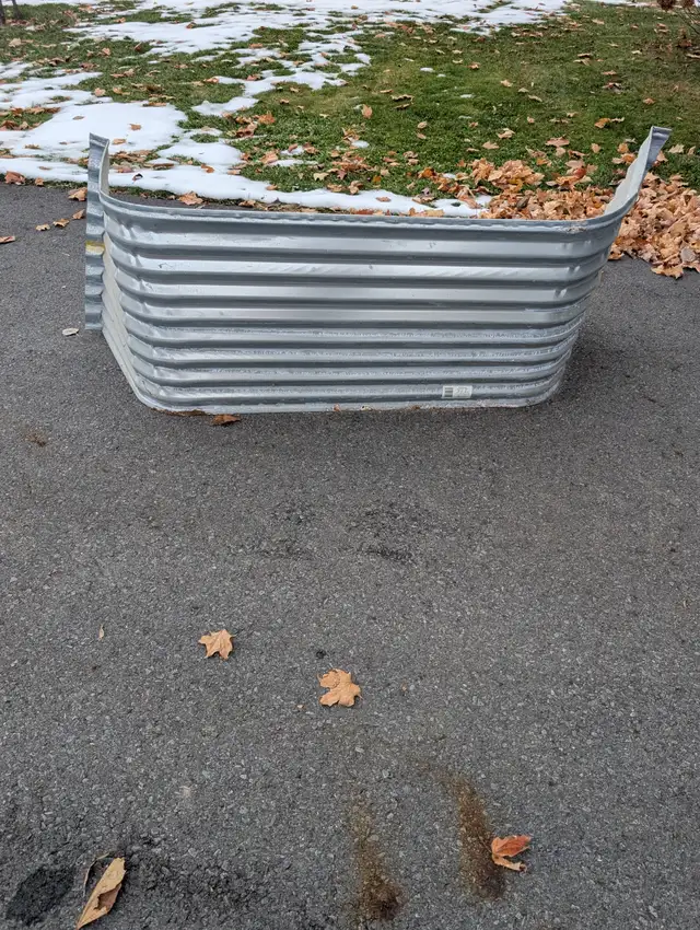 Window well - Photo 2