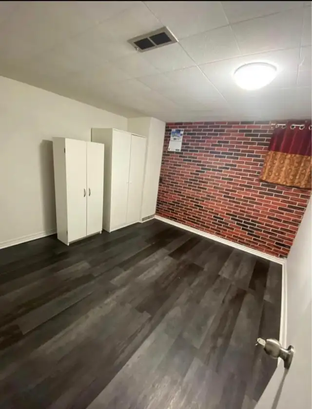 TWO ROOMS FOR RENT – SEMI BASEMENT – UTILITIES INCLUDED