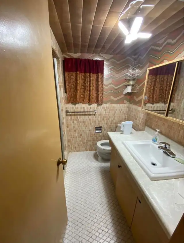 TWO ROOMS FOR RENT – SEMI BASEMENT – UTILITIES INCLUDED - Photo 5