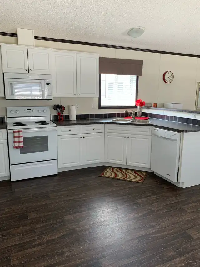 Estevan Fully Furnished Rental - Photo 4