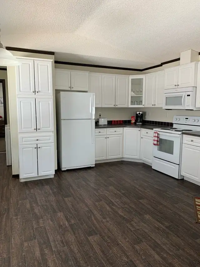 Estevan Fully Furnished Rental - Photo 5