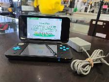 'New' Nintendo 2DS XL Turquoise/Black w/Charger & Stylus