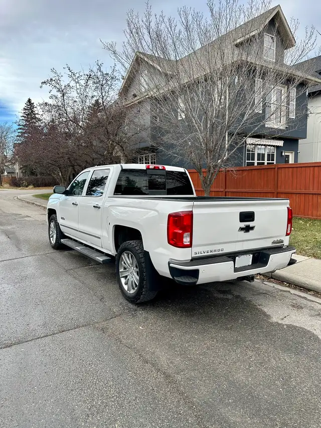 2018 Silverado High Country 6.2L - Photo 5