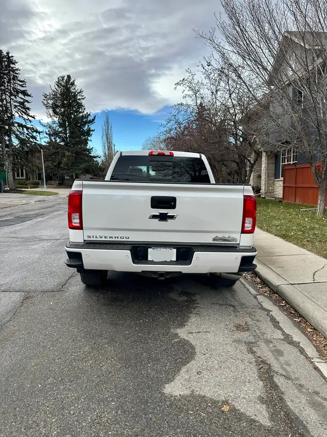 2018 Silverado High Country 6.2L - Photo 6