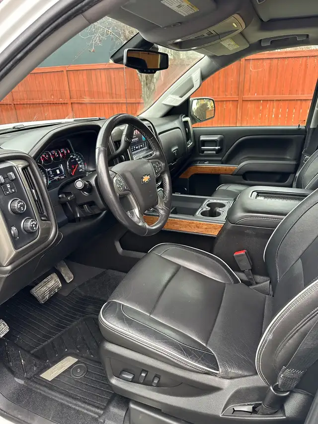 2018 Silverado High Country 6.2L - Photo 7